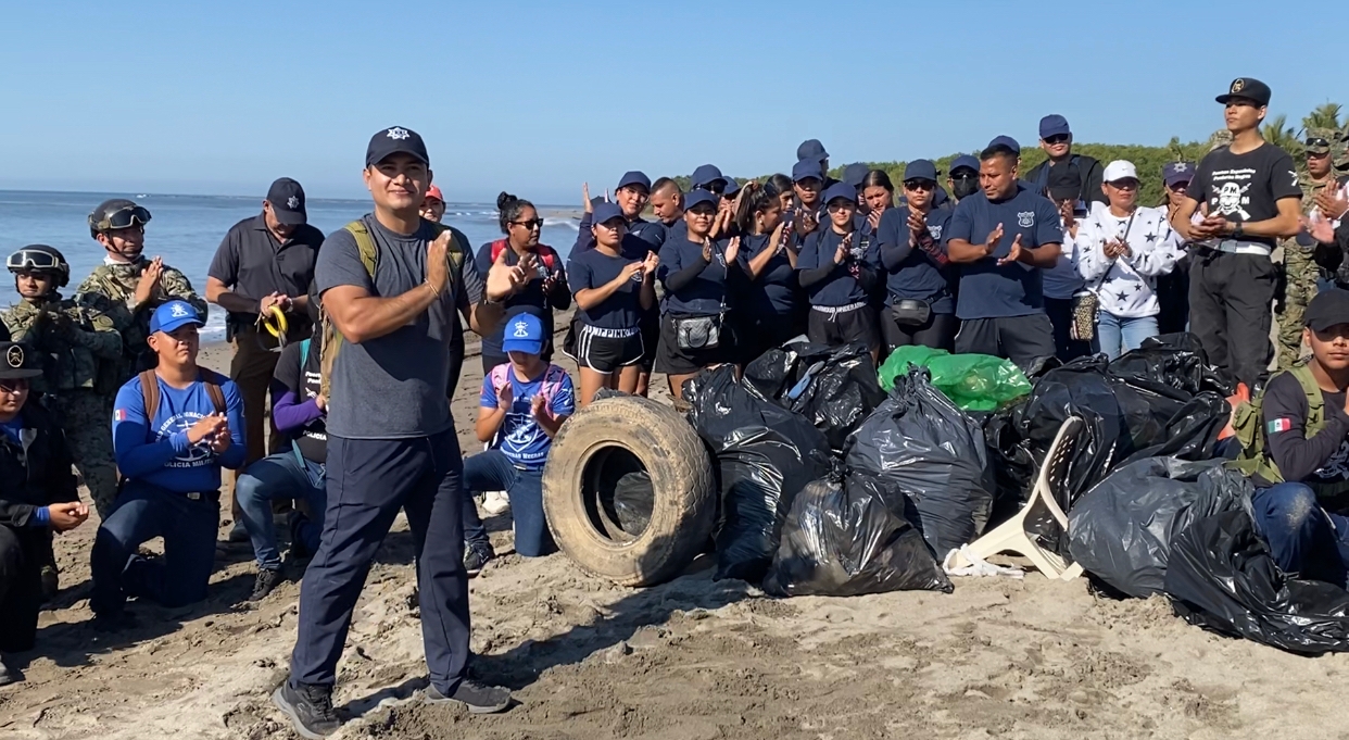 Recolectan más de una tonelada de basura en playas de Vallarta