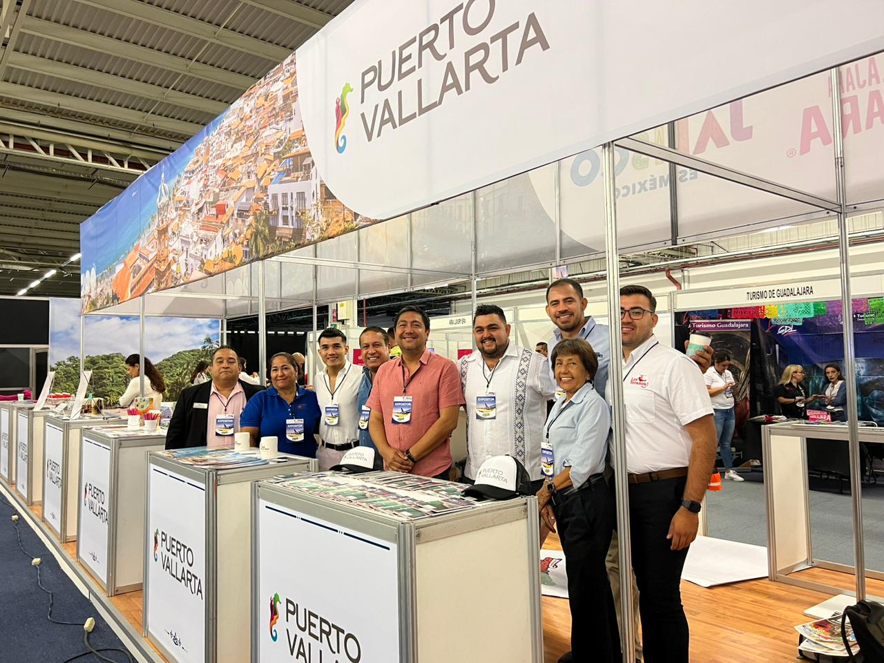 Participa Puerto Vallarta en la Feria Internacional ARLAG 2023 Vive